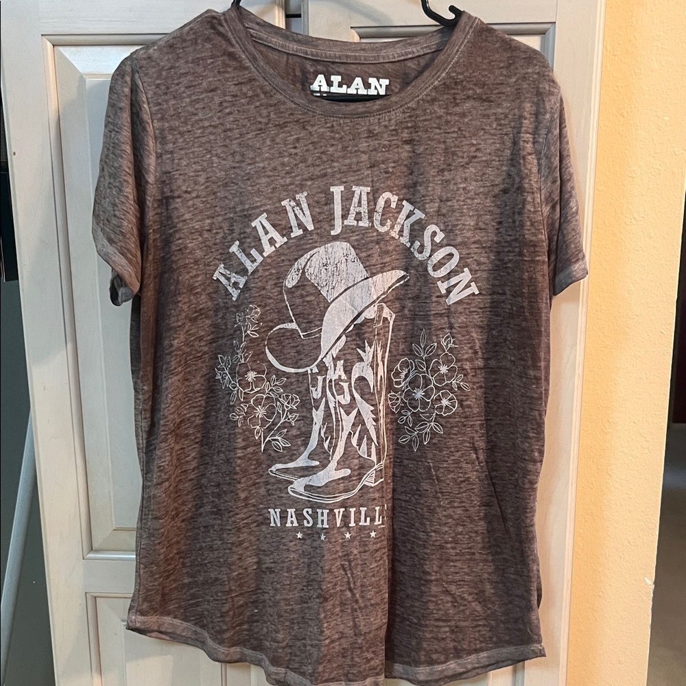 Maurices Brown Graphic Short Sleeve Tee